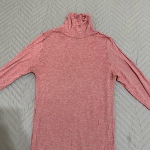 Light turtle neck